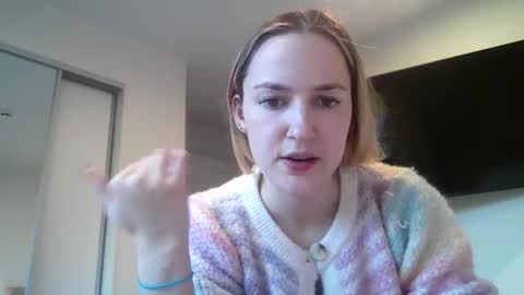 Snapshot of honeyblakex chatting on June 9, 4:24 am honeyblakex online show from June 9, 4:24 am