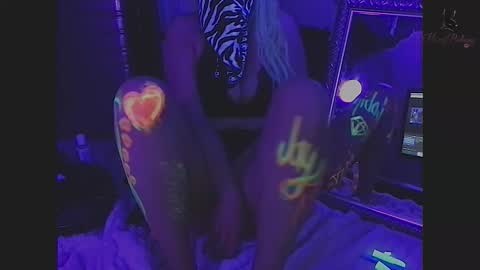 honeybuhnny online show from April 13, 9:20 pm