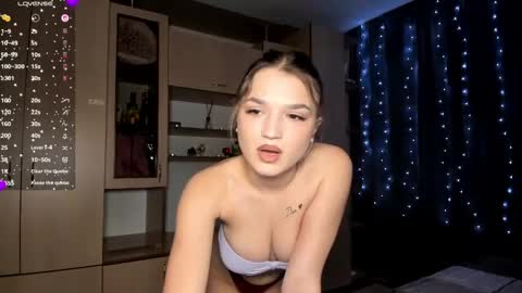 Snapshot of honeybunnyyy_ chatting on April 26, 7:11 pm HoneyBunny online show from April 26, 7:11 pm