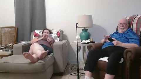 Snapshot of honeybuns344636 chatting on December 9, 7:39 pm Honey online show from December 9, 7:39 pm