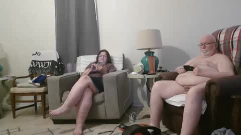 Snapshot of honeybuns344636 chatting on December 20, 9:50 pm Honey online show from December 20, 9:50 pm