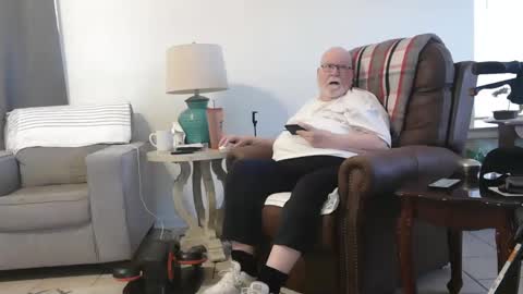 Snapshot of honeybuns344636 chatting on December 21, 7:38 pm Honey online show from December 21, 7:38 pm