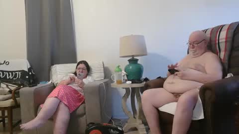 Snapshot of honeybuns344636 chatting on December 23, 3:44 pm Honey online show from December 23, 3:44 pm