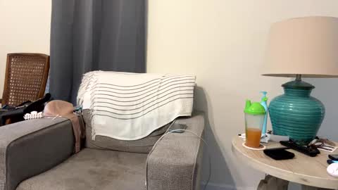 Snapshot of honeybuns344636 chatting on February 15, 5:39 pm Honey online show from February 15, 5:39 pm