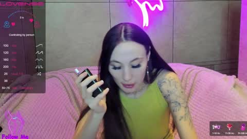 Snapshot of honeybuns_lizzy chatting on April 19, 6:10 pm Lizzy online show from April 19, 6:10 pm