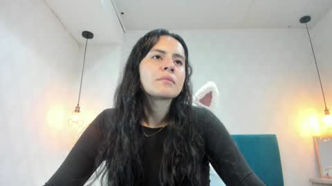 Snapshot of honeybuu_ chatting on July 9, 1:04 pm Emily online show from July 9, 1:04 pm