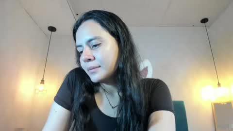 Snapshot of honeybuu_ chatting on July 15, 2:11 pm Emily online show from July 15, 2:11 pm