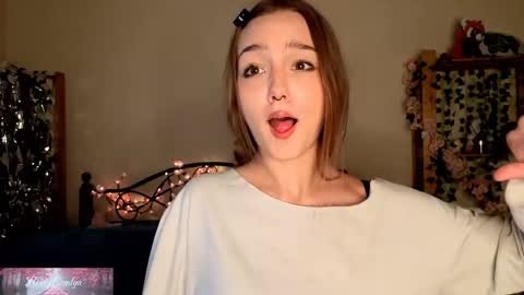 Snapshot of honeycomfya chatting on June 2, 1:13 pm Masha online show from June 2, 1:13 pm