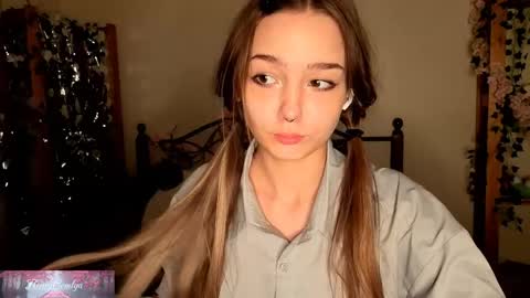 Snapshot of honeycomfya chatting on June 3, 2:33 pm Masha online show from June 3, 2:33 pm