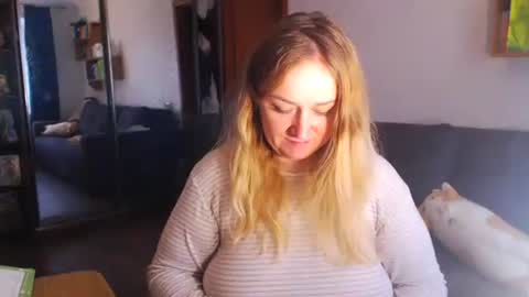 Snapshot of honeydewmolly chatting on November 27, 11:34 am HoneydewMolly online show from November 27, 11:34 am