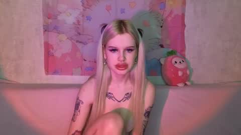 Snapshot of honeygold__ chatting on November 22, 1:37 am Lisa online show from November 22, 1:37 am