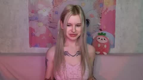 Snapshot of honeygold__ chatting on December 15, 3:55 am Lisa online show from December 15, 3:55 am