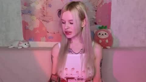 Snapshot of honeygold__ chatting on December 23, 3:59 am Lisa online show from December 23, 3:59 am