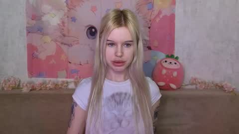 Snapshot of honeygold__ chatting on February 5, 4:39 am Lisa online show from February 5, 4:39 am