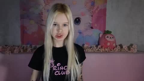 Snapshot of honeygold__ chatting on February 17, 4:20 am Lisa online show from February 17, 4:20 am