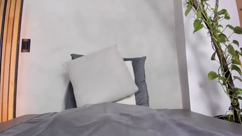 Sofia independent model online show from December 23, 11:14 am