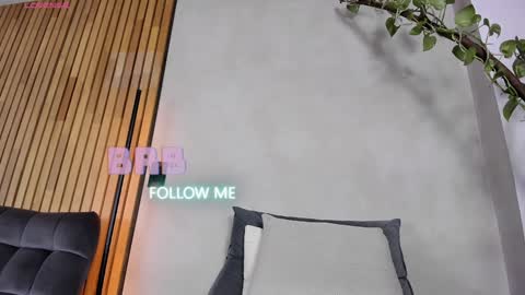 Sofia independent model online show from December 27, 11:17 am