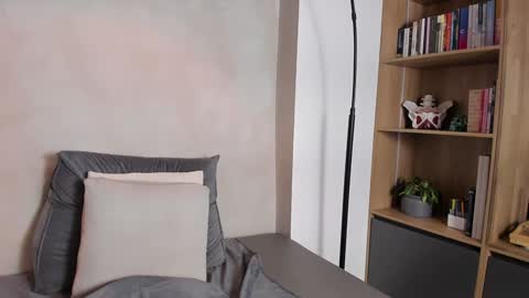 Sofia independent model online show from January 4, 2:14 pm