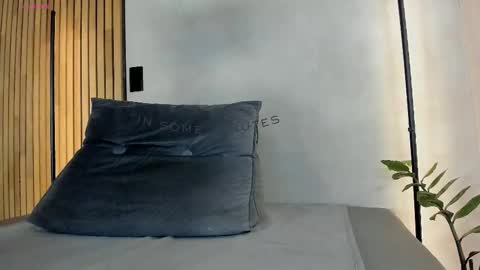 Sofia independent model online show from December 19, 11:39 am