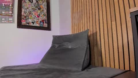 Snapshot of honeyhot69__ chatting on February 24, 11:52 am Sofia independent model online show from February 24, 11:52 am