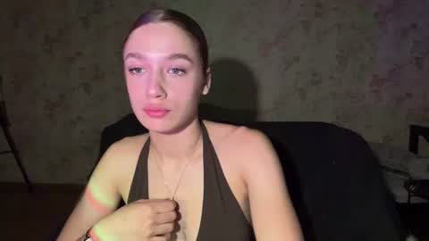 Snapshot of honeylune_ chatting on July 24, 7:39 am Lovia online show from July 24, 7:39 am
