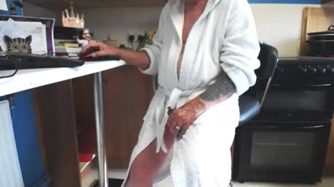 honeymaster290 online show from October 14, 1:56 pm