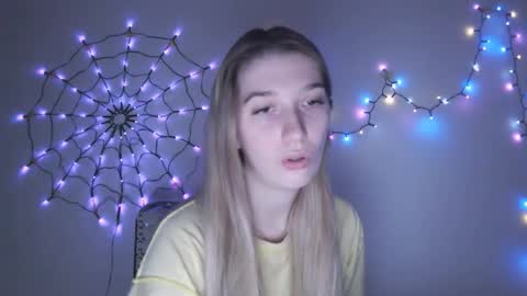 honeyveil online show from December 4, 2:15 pm