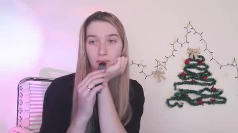 honeyveil online show from February 3, 12:21 pm