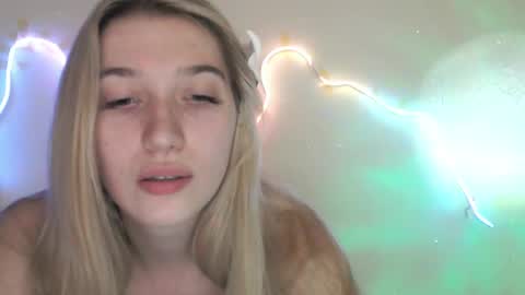 honeyveil online show from May 26, 11:17 am