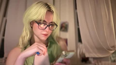 Emi Rose online show from November 27, 1:51 am