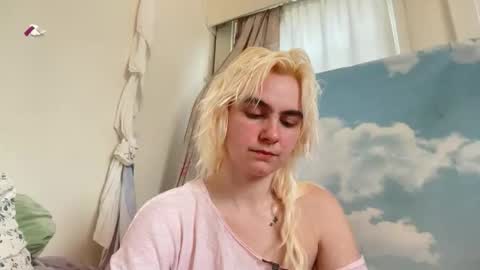 Emi Rose online show from June 4, 9:10 pm