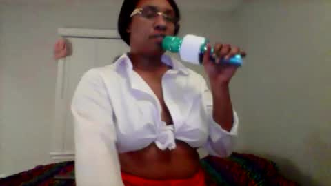 honnievu online show from February 3, 6:40 am