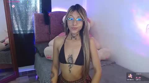 Snapshot of hoolly_jones chatting on September 25, 2:10 pm Hoollly Jones online show from September 25, 2:10 pm