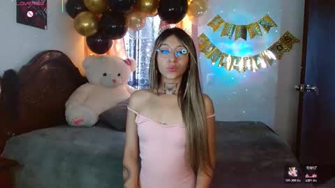 Hoollly Jones online show from November 26, 2:18 pm