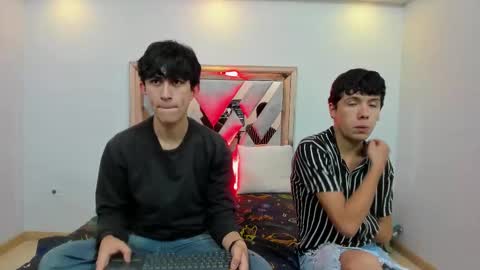 hoot_booys_ online show from November 24, 7:57 pm