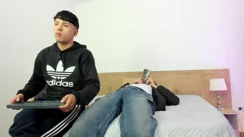 hoot_booys_ online show from February 15, 7:54 pm