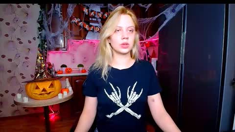 Snapshot of hope_happyyy chatting on October 30, 8:05 am hope happyyy online show from October 30, 8:05 am