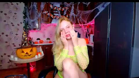 Snapshot of hope_happyyy chatting on October 31, 1:39 am hope happyyy online show from October 31, 1:39 am