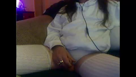 Snapshot of hopps28 chatting on December 9, 4:23 am hopps28 online show from December 9, 4:23 am