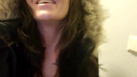 Snapshot of horneymomnextdoor chatting on October 10, 2:54 am horneymomnextdoor online show from October 10, 2:54 am