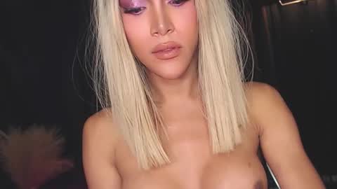 Snapshot of horny_ayahh chatting on March 6, 8:37 pm horny_ayahh online show from March 6, 8:37 pm