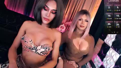 Snapshot of horny_ayahh chatting on October 16, 9:27 pm horny_ayahh online show from October 16, 9:27 pm
