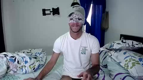 Snapshot of horny_dirty_bigcock chatting on November 18, 9:19 pm BoyHornyDirty online show from November 18, 9:19 pm