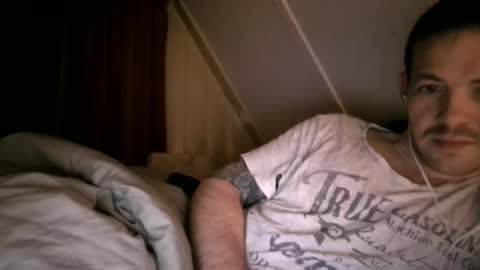 horny_dutch020 online show from May 4, 9:00 pm