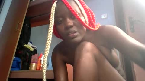 horny_lunah online show from April 19, 6:10 pm