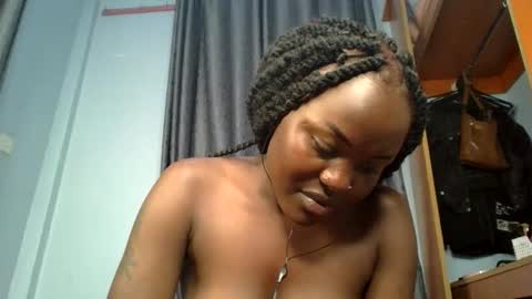 horny_lunah online show from April 27, 5:00 pm