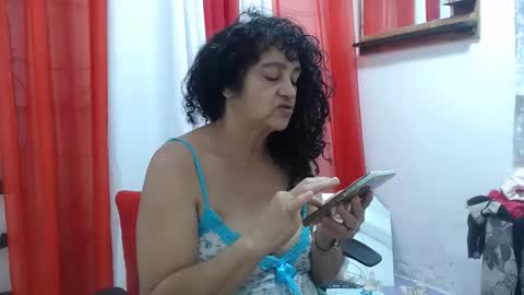 Snapshot of horny_mommy17 chatting on February 16, 5:09 pm armina online show from February 16, 5:09 pm