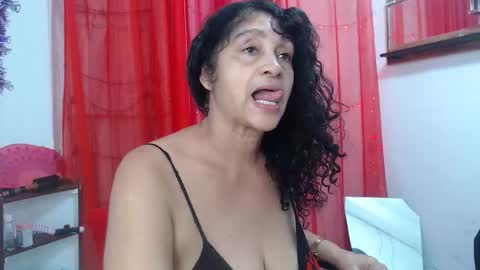 Snapshot of horny_mommy17 chatting on February 20, 4:07 pm armina online show from February 20, 4:07 pm
