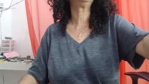 Snapshot of horny_mommy17 chatting on March 24, 12:15 am armina online show from March 24, 12:15 am