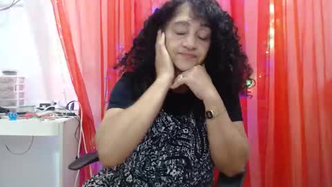 Snapshot of horny_mommy17 chatting on March 29, 1:33 pm armina online show from March 29, 1:33 pm